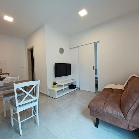 Apartments Leon 1 Novigrad  Екстер'єр фото