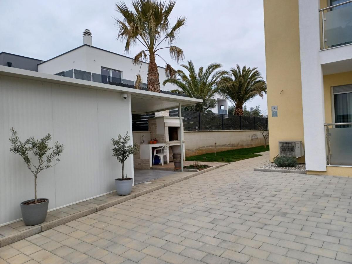 Apartments Leon 1 Novigrad  Екстер'єр фото