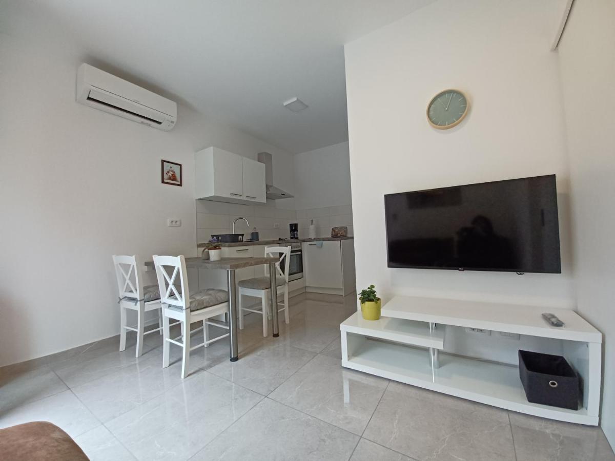 Apartments Leon 1 Novigrad  Екстер'єр фото