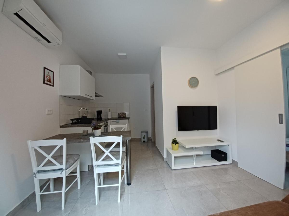 Apartments Leon 1 Novigrad  Екстер'єр фото