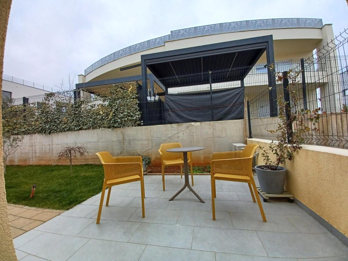 Apartments Leon 1 Novigrad  Екстер'єр фото